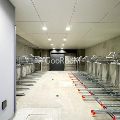 
						駐輪場