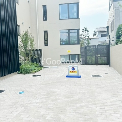 
						デュオフラッツ千歳船橋の入口