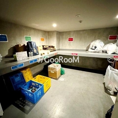 
						プライムメゾン下北沢のごみ置き場