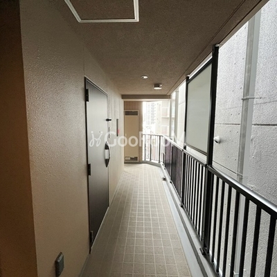 
						グランパセオ上野御徒町の共用廊下