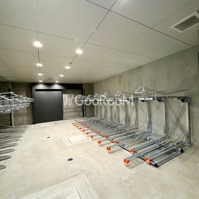 
						駐輪場