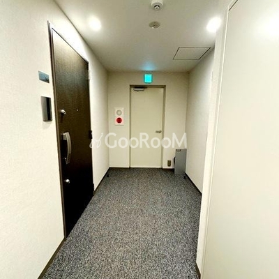 
						駒場ウエスト 廊下