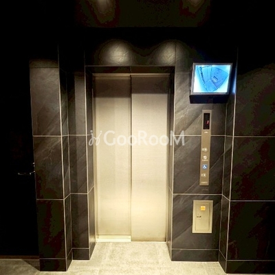 
						エレベーターホール