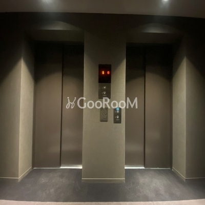 
						シーズンフラッツ大森西 エレベーターホール