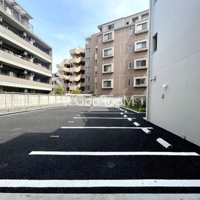 
						バルム下馬 外観写真 駐車場