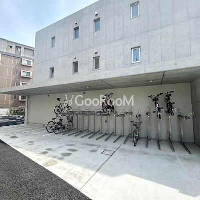 
						バルム下馬 駐輪場