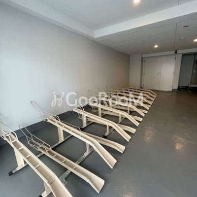 
						駐輪場