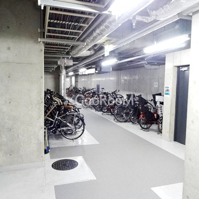 
						レジディア西麻布 駐輪場