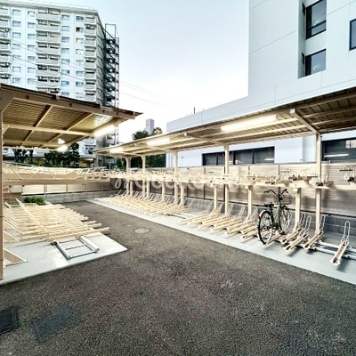 
						駐輪場