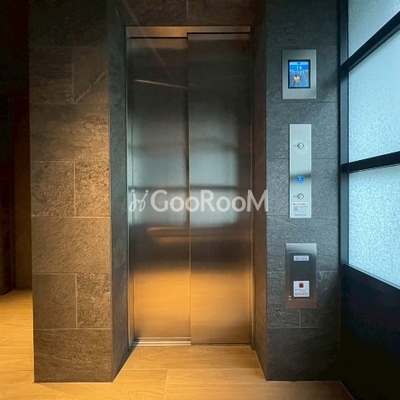 
						エレベーターホール
